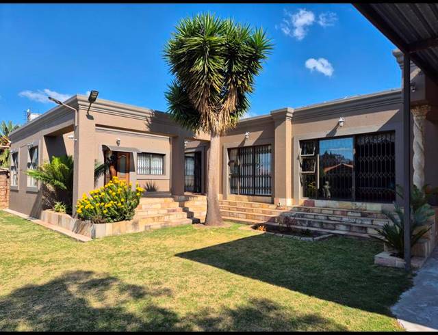 5 BEDROOM HOUSE FOR SALE IN THE HILL